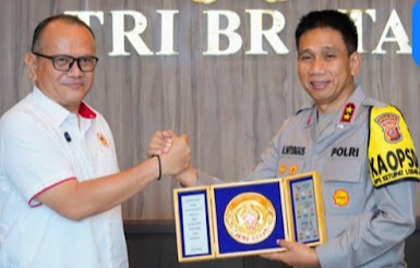 Irjen.Pol. Akhmad Wiyagus Mendapat Penghargaan dari KONI Jabar