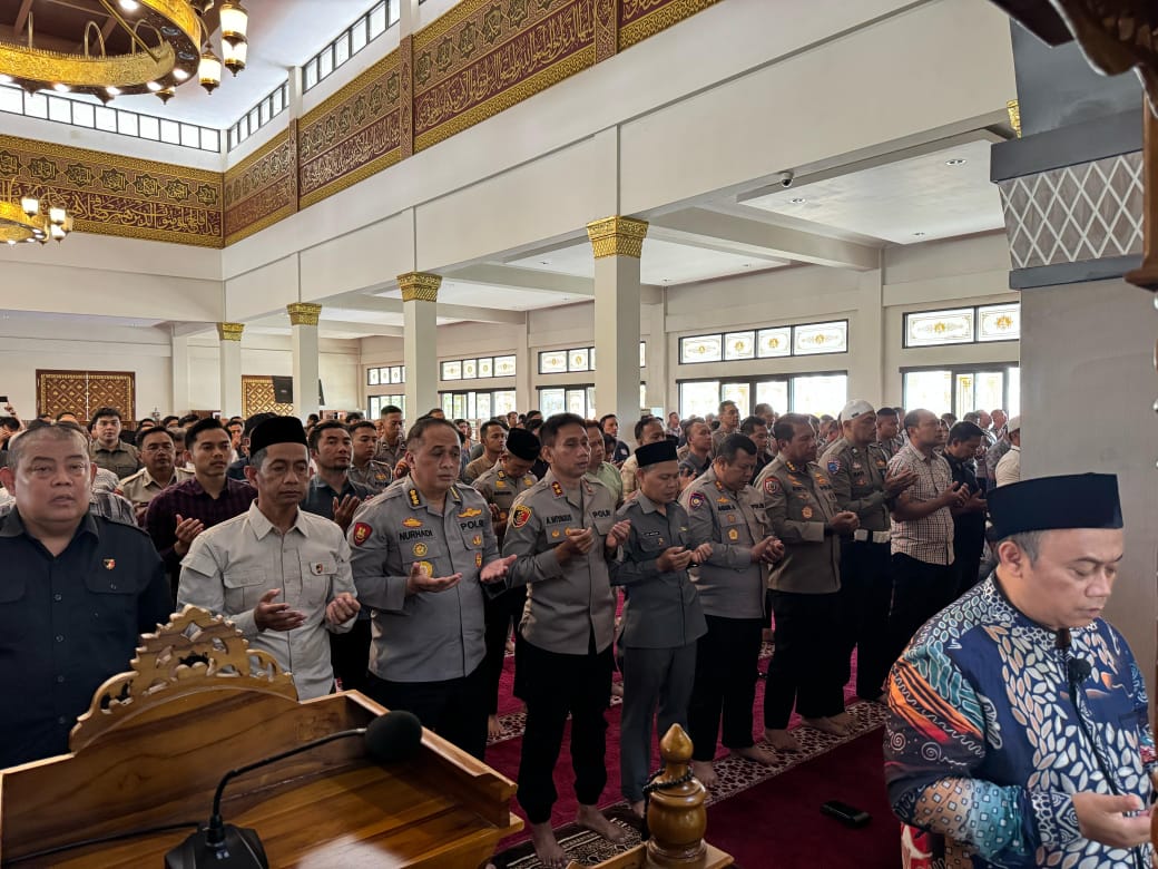 Gugurnya 3 Personil Polri Dalam Tugas, Polda Jabar Gelar Sholat Ghoib