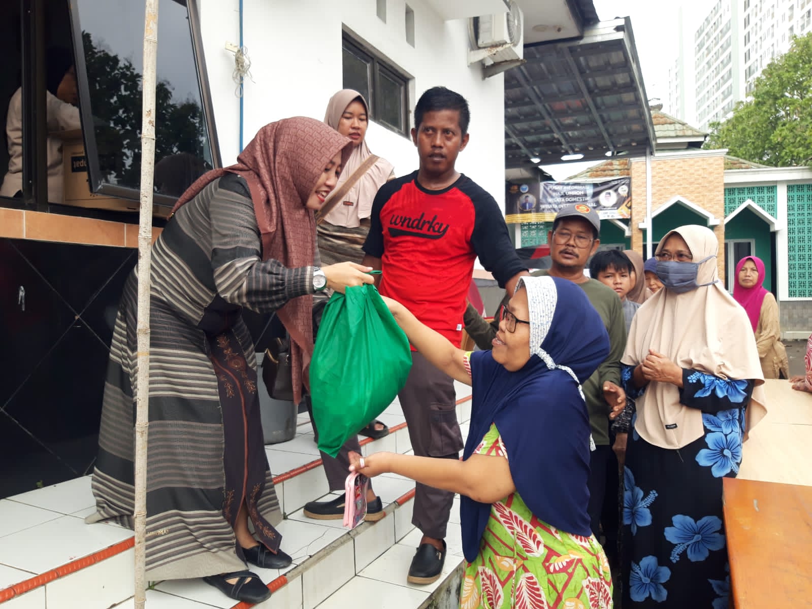 Pemdes Wadas Salurkan 800 Paket Sembako untuk Lansia dan Kaum Dhuafa Menjelang Idul Fitri