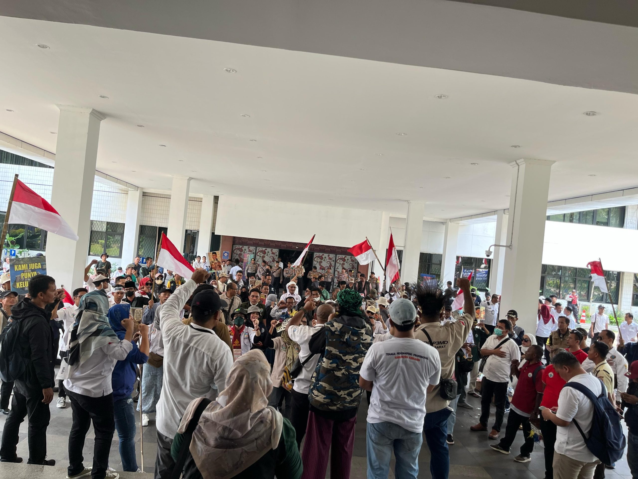 Tolak PHK Sepihak, Pendamping Desa Gelar Demonstrasi di Kantor Kemendes PDT Desak Mendes Dicopot