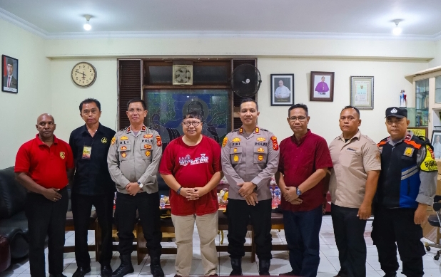 Kapolres Karawang Tinjau Langsung Pengamanan Ibadah Jumat Agung di Gereja Kristus Raja