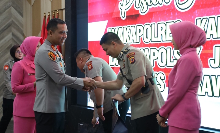 Polres Karawang Gelar Sertijab Waka Polres, Kabag Ops Dan 4 Kapolsek Jajaran