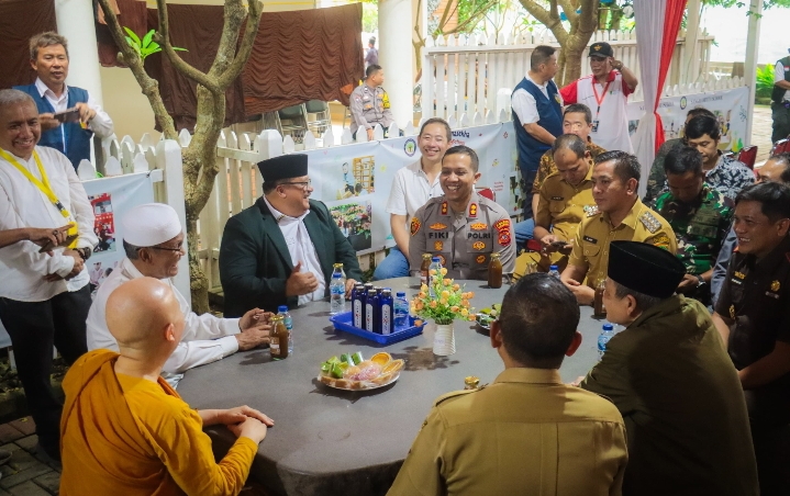 Karawang Sambut Hangat Para Bhante Pejalan Kaki Thudong Menuju Borobudur
