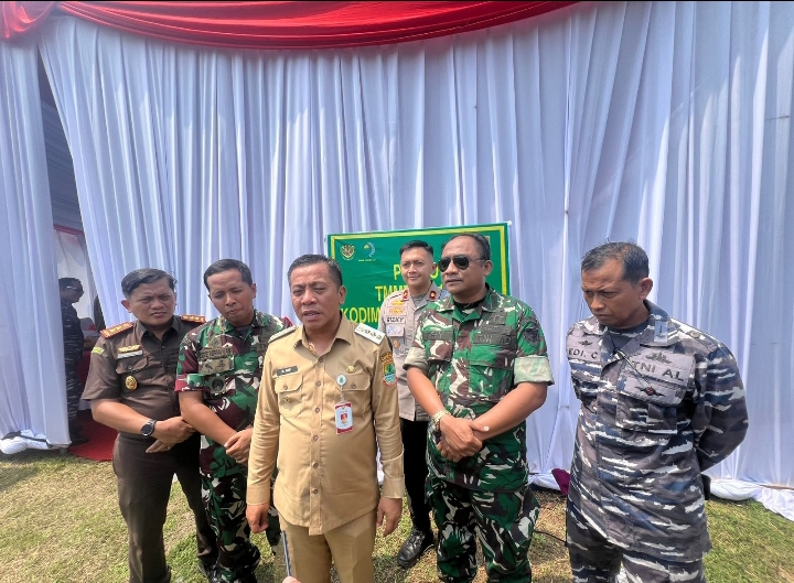 Bupati Karawang Aep Sumbang 1.3 Miliar Untuk TMMD di Desa Mekarasih