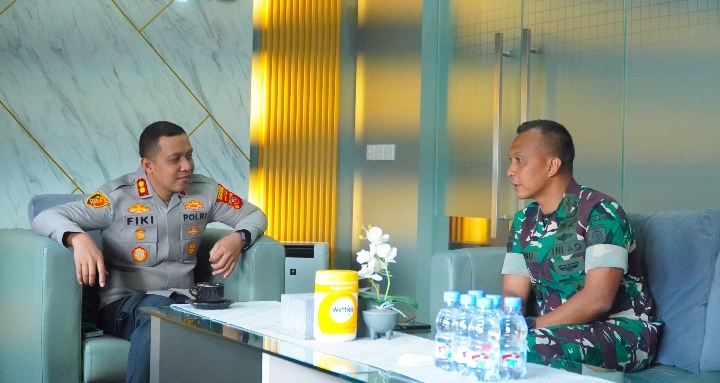 Danyon 305 Jalin Silaturahmi dengan Kapolres Karawang, Bahas Situasi Keamanan Terkini