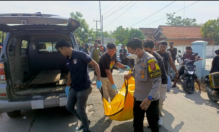 Warga Desa Jayamakmur Digegerkan Dengan Penemuan Mayat Laki-laki di Saluran Irigasi