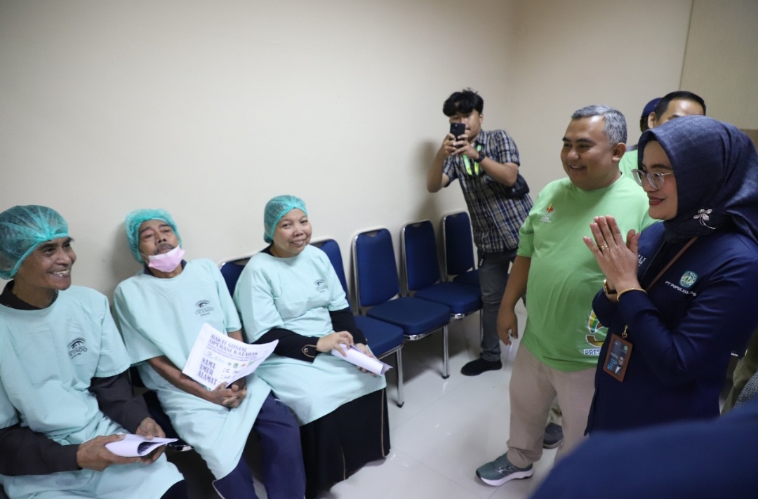 Pupuk Kujang Gelar Operasi Katarak Gratis