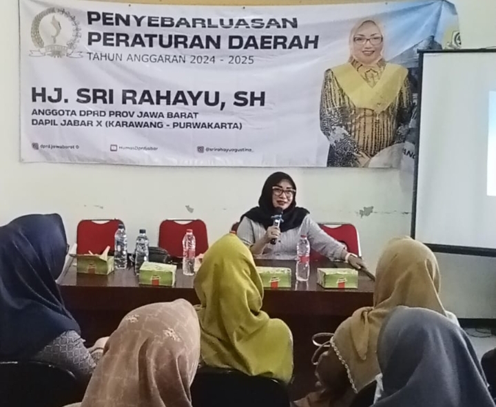 Sri Rahayu Sosialisasi Perda Perlindungan Anak di Desa Cinta Asih