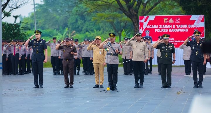Jelang peringatan Hari Bhayangkara ke 79, Polres Karawang Gelar Upacara Ziarah Ke TMP