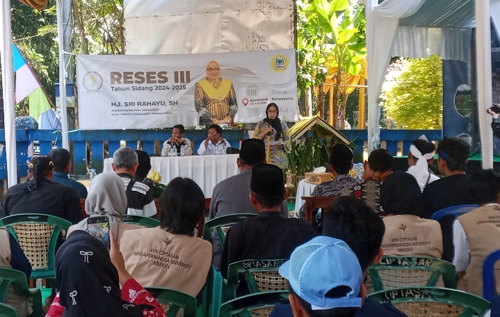Hj. Sri Rahayu.SH Serap Aspirasi Soal Infrastruktur Pembangunan, Reses III Tahun 2024-2025 di Desa Ciptasari