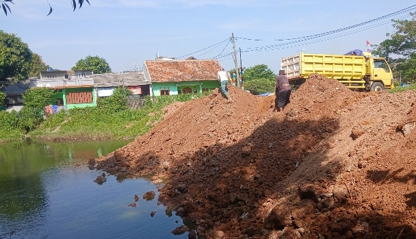 Dikeluhkan Masyarakat, Pengarugan Tanah Dekat Kantor Polsek Kotabaru Diduga Tidak Mengantongi Ijin Lingkungan