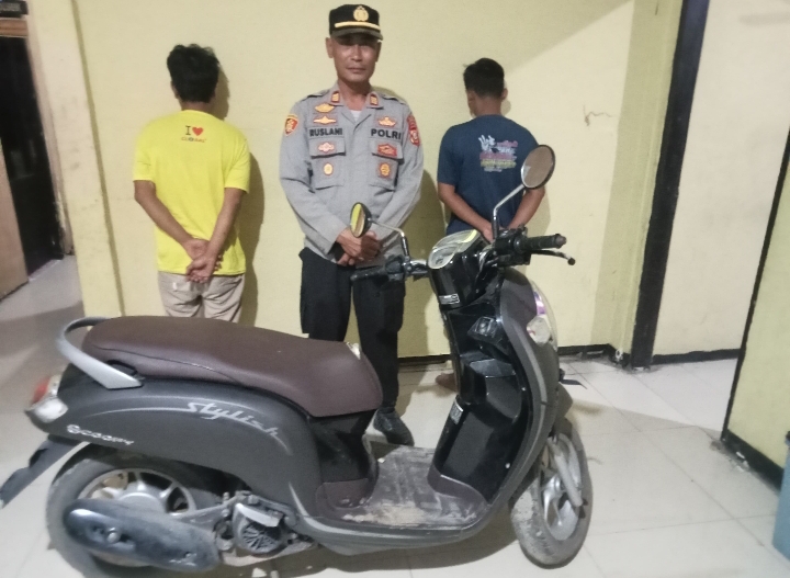 POLRES KARAWANG AMANKAN DUA PELAKU PENADAH SEPEDA MOTOR HASIL KEJAHATAN
