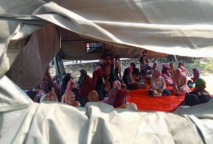 Hj. Sri Rahayu.SH Anggota Legislatif DPRD Jabar Berikan Bantuan Pada Masyarakat Terdampak Gempa Di Karawang