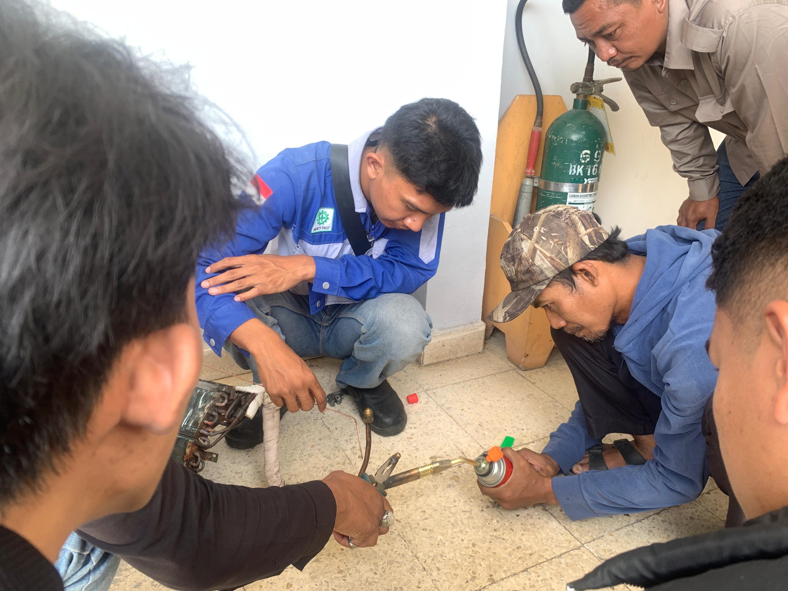 Pupuk Kujang Beri Pelatihan Servis AC Gratis untuk Warga 