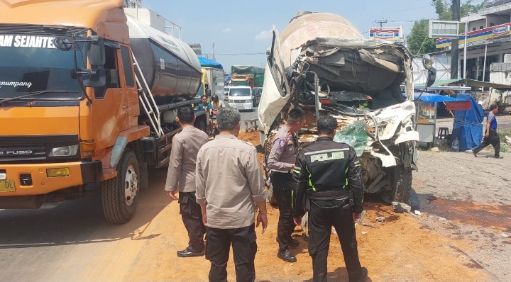 Polres Karawang Tangani Laka Lantas di Jalan Raya Interchange Margakaya