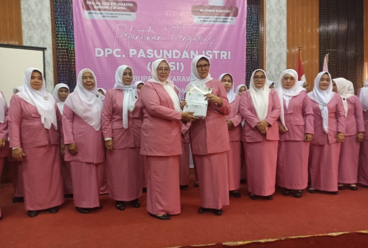 Hj. Emma Sumiyati Nahkodai DPC Pasundan Istri (PASI) Kabupaten Karawang