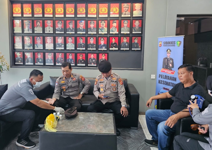 Cegah Gangguan Kesehatan, PJU Polres Karawang Jalani Pemeriksaan Medis, agar Kesehatan Terjaga, Tugas Kepolisian Makin Optimal