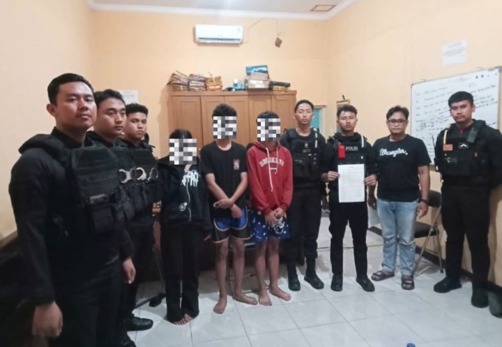 Bawa Celurit dan Stik Golf, Tiga Remaja Diamankan Dalmas Polres Karawang Saat Hendak Tawuran