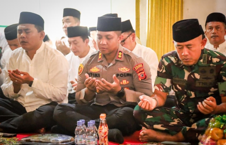 HUT Karawang ke-392, Pemerintah dan Polres Karawang Hadiri Maulid Nabi di Makam Syekh Quro & Manggung Jaya