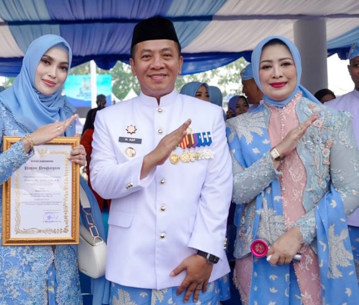ASN Berprestasi: Hj. Puspita Wulansari Raih Juara 2 di Momen HUT Karawang ke-392
