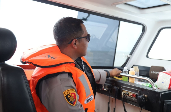 AKBP Fiki N. Ardiansyah Pimpin Patroli Laut, Pastikan Situasi Perairan Karawang Kondusif