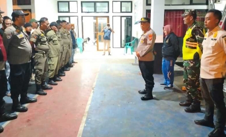 Patroli Gabungan Tiga Pilar, Polsek Banyusari, TNI, Dan Satpol PP Turun Ke Jalan, Antisipasi Kejahatan Malam Minggu