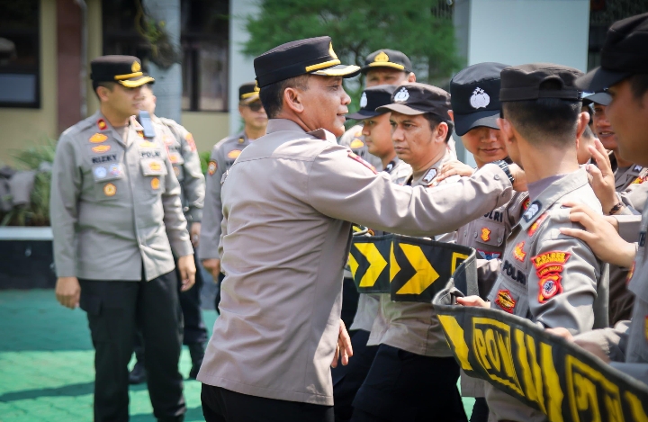 Ratusan Personel Polres Karawang Ikuti Pelatihan Pengendalian Massa dipimpin Oleh Waka Polres