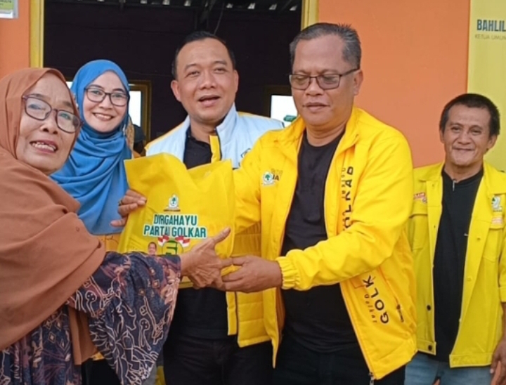 HUT ke-61, DPD Golkar Karawang Gelar Bazar Pasar Murah, Ribuan Paket Sembako Ludes Terjual