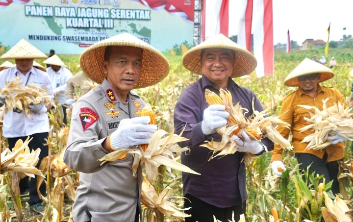 Kepedulian Polda Jabar Kepada Petani Jagung Untuk Meningkatkan Kesejahteraan