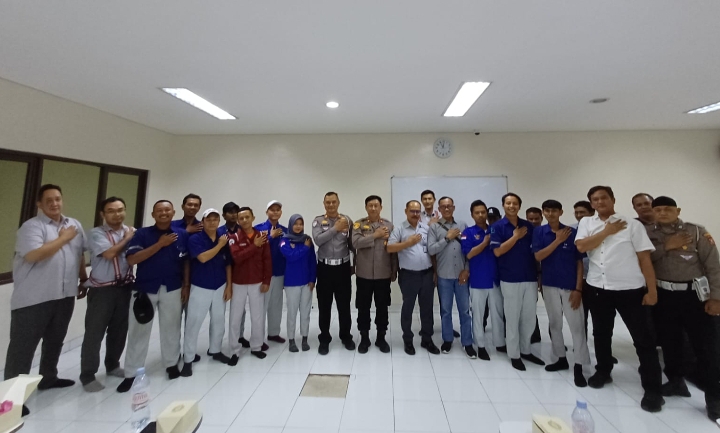 Kapolsek Mensosialisasikan Bidang Hukum Tindak Pidana dan Lalu Lintas di PT. MIM