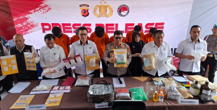 Polda Jabar Bongkar 257 Kasus Narkoba Selama September, 317 Tersangka Diamankan