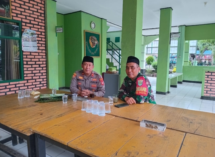 Koordinasi Kapolsek Bersama Danramil Wujudkan Kamtibmas Aman dan Kondusif di Klari