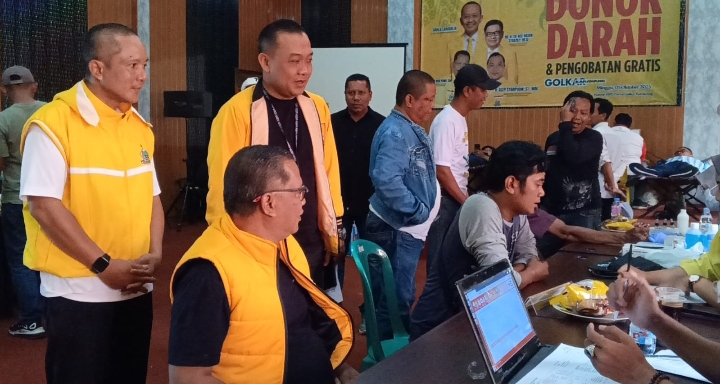 Rangkaian HUT Golkar Ke-61, DPD Golkar Karawang Gelar Pengobatan Gratis Dan Donor Darah Untuk Masyarakat Karawang