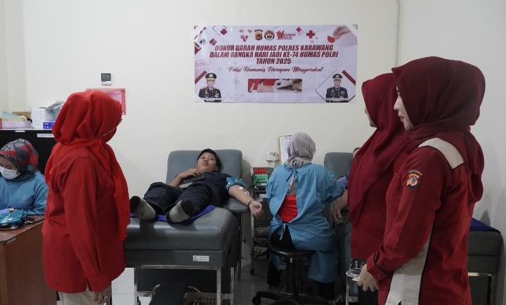 Memperingati HUT Humas Polri Ke-74, Polres Karawang Gelar Bakti Sosial Donor Darah