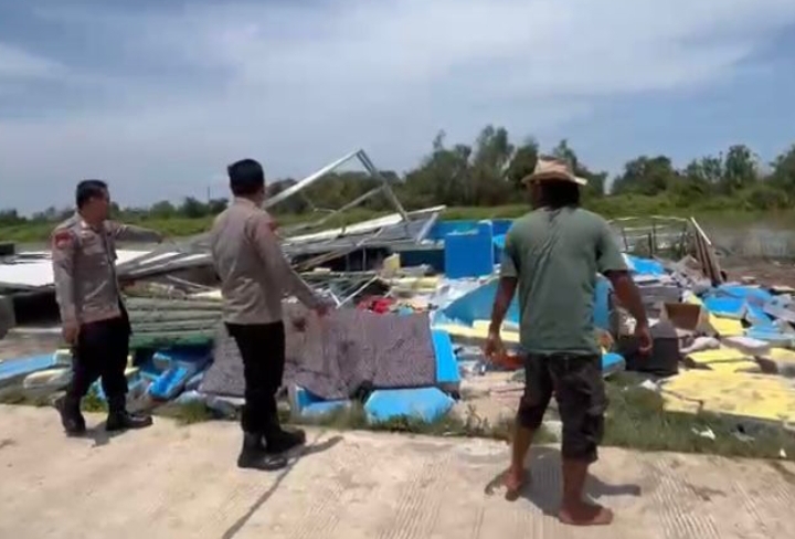 Pasca Hujan dan Angin Kencang, Kapolres Karawang Ingatkan Warga: “Tetap Waspada, Utamakan Keselamatan