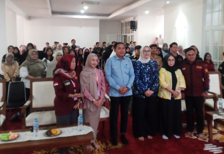 Seminar Nasional BEM Unsika, Sri Rahayu Paparkan Perda Perlindungan dan Pemberdayaan Perempuan