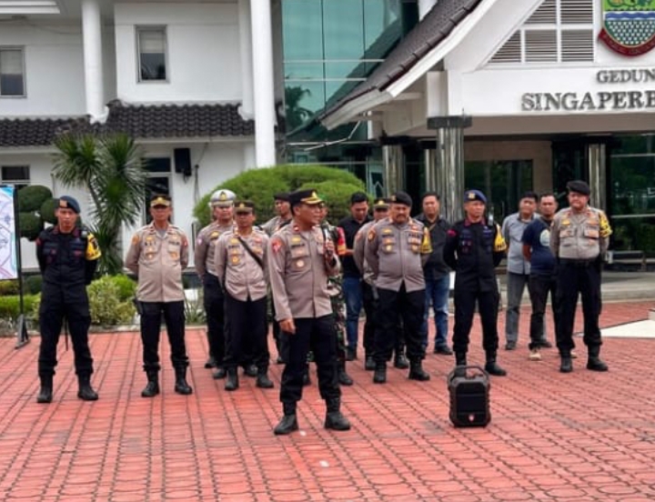 Kabag Ops Polres Karawang Pimpin Apel Kesiapan Aksi Unras DiKantor Pemda Karawang