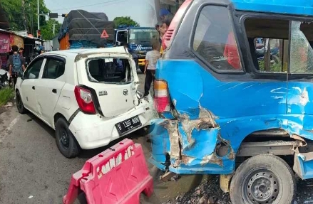Kecelakaan Beruntun Libatkan 14 Kendaraan di Cikampek, 2 Tewas dan 5 Luka-Luka