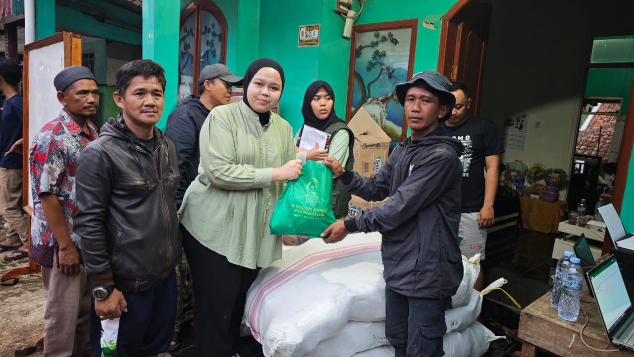 Humaira Serahkan Bantuan untuk Korban Longsor di Arjasari, Kabupaten Bandung