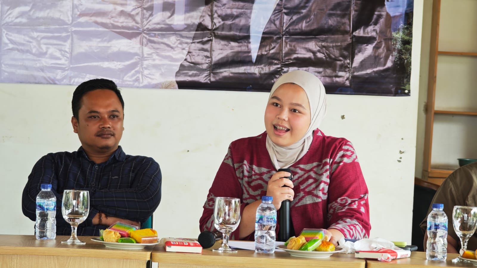 Humaira Zahrotun Noor Salurkan Bantuan Material Bangunan untuk Masjid Al Istiqomah Arjasari