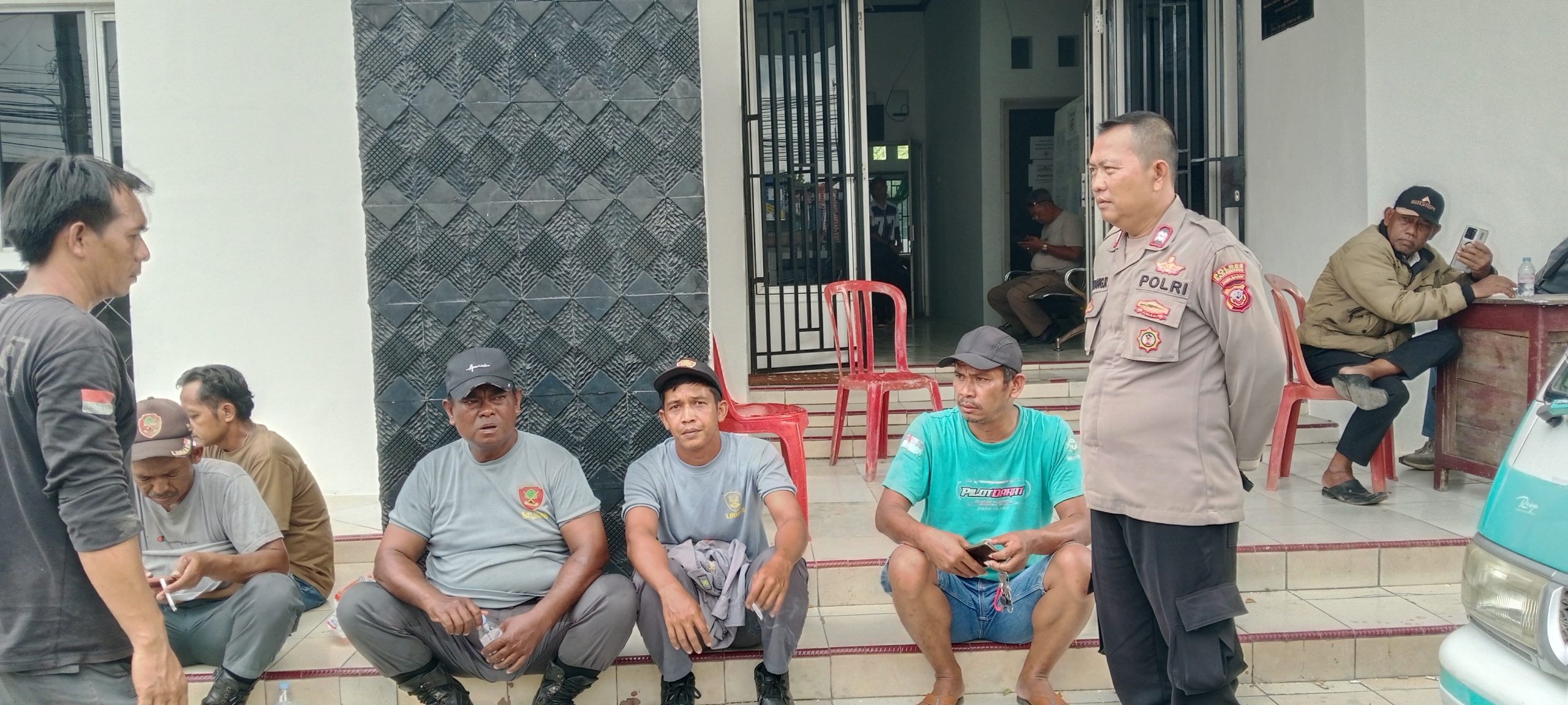 Polsek Kota Baru Polres Karawang Jelang Satu Hari Pilkades Serentak Tingkatkan Stasioner Patroli Pengamanan Wilayah