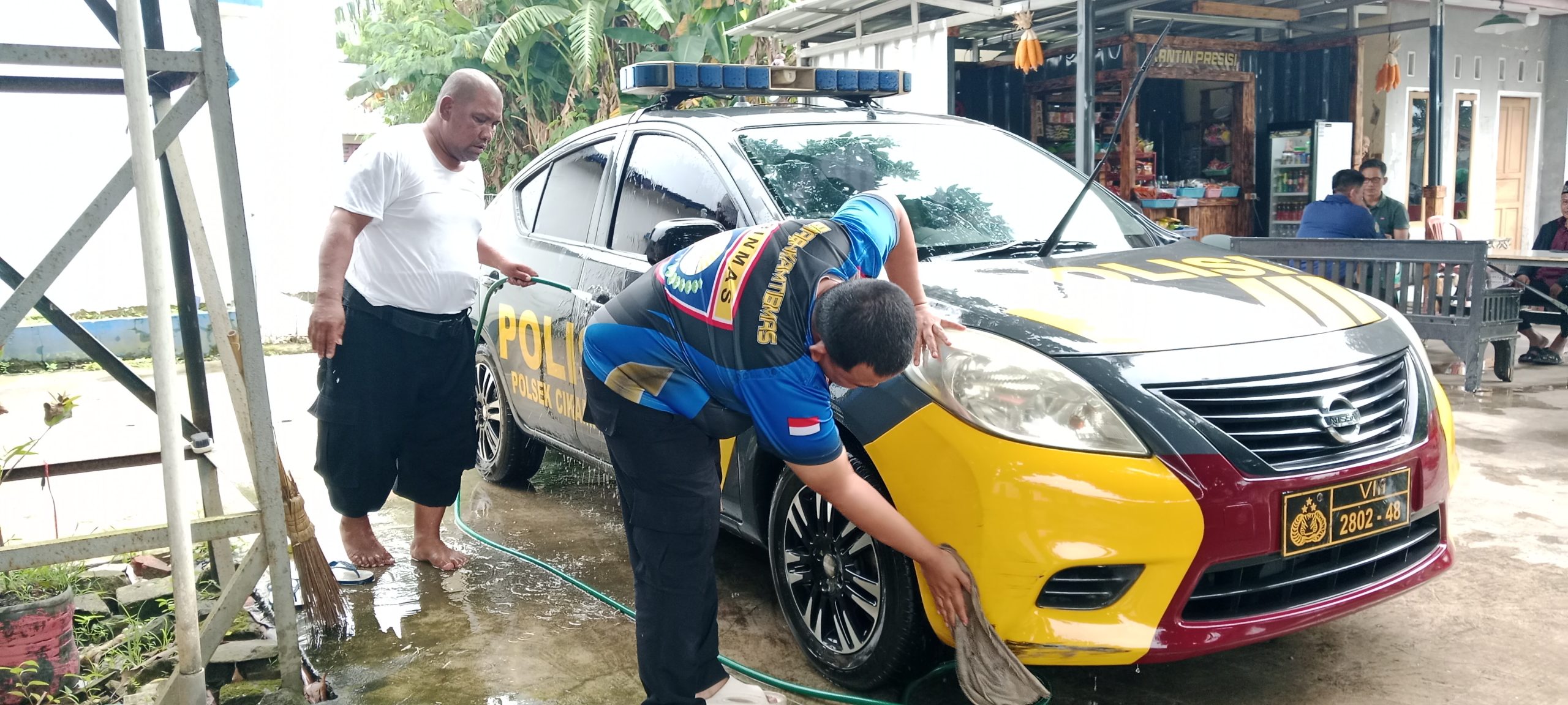 Musim Hujan, Polsek Cikampek Ekstra Jaga Kebersihan Penampilan Kendaraan Dinas