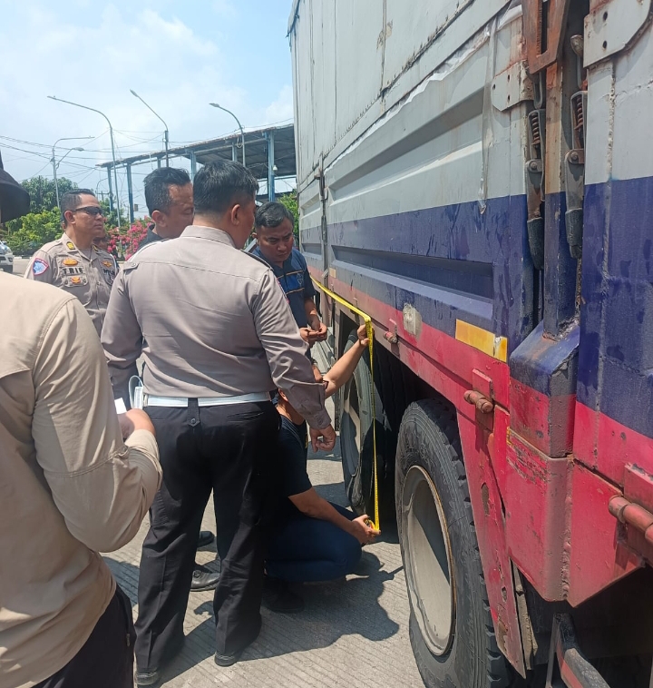 Lakalantas di Cikampek, Polisi Periksa Supir Wing Box dan Lakukan Ramcek Kendaraan