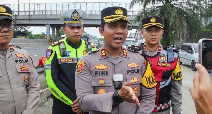 Upaya Kelancaran Arus Mudik Nataru, Polres Karawang Terapkan Contraflow dan Buka-Tutup Rest Area KM 57 Tol Japek