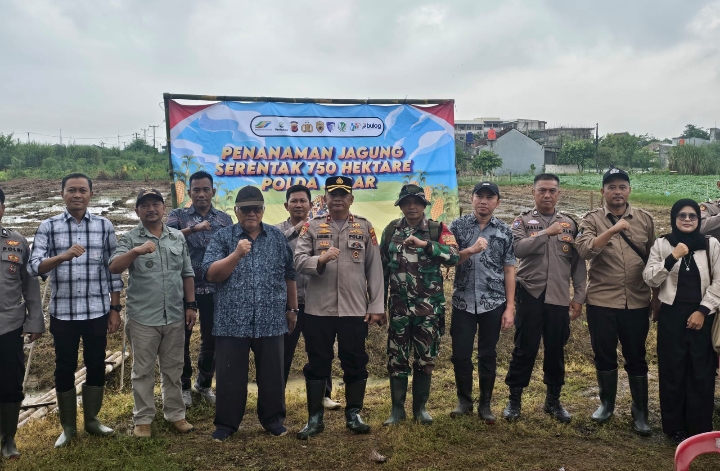 Dukung Ketahanan Pangan, Kapolsek Klari beserta Jajaran Ikuti Zoom Meeting Penanaman Jagung Serentak Polda Jabar Di Perumahan Bumi Kosambi Baru