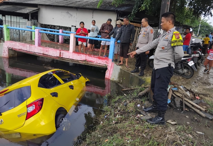 Polres Karawang Tangani Kecelakaan Lalu Lintas di Rengasdengklok, Korban Dilarikan ke Rumah Sakit