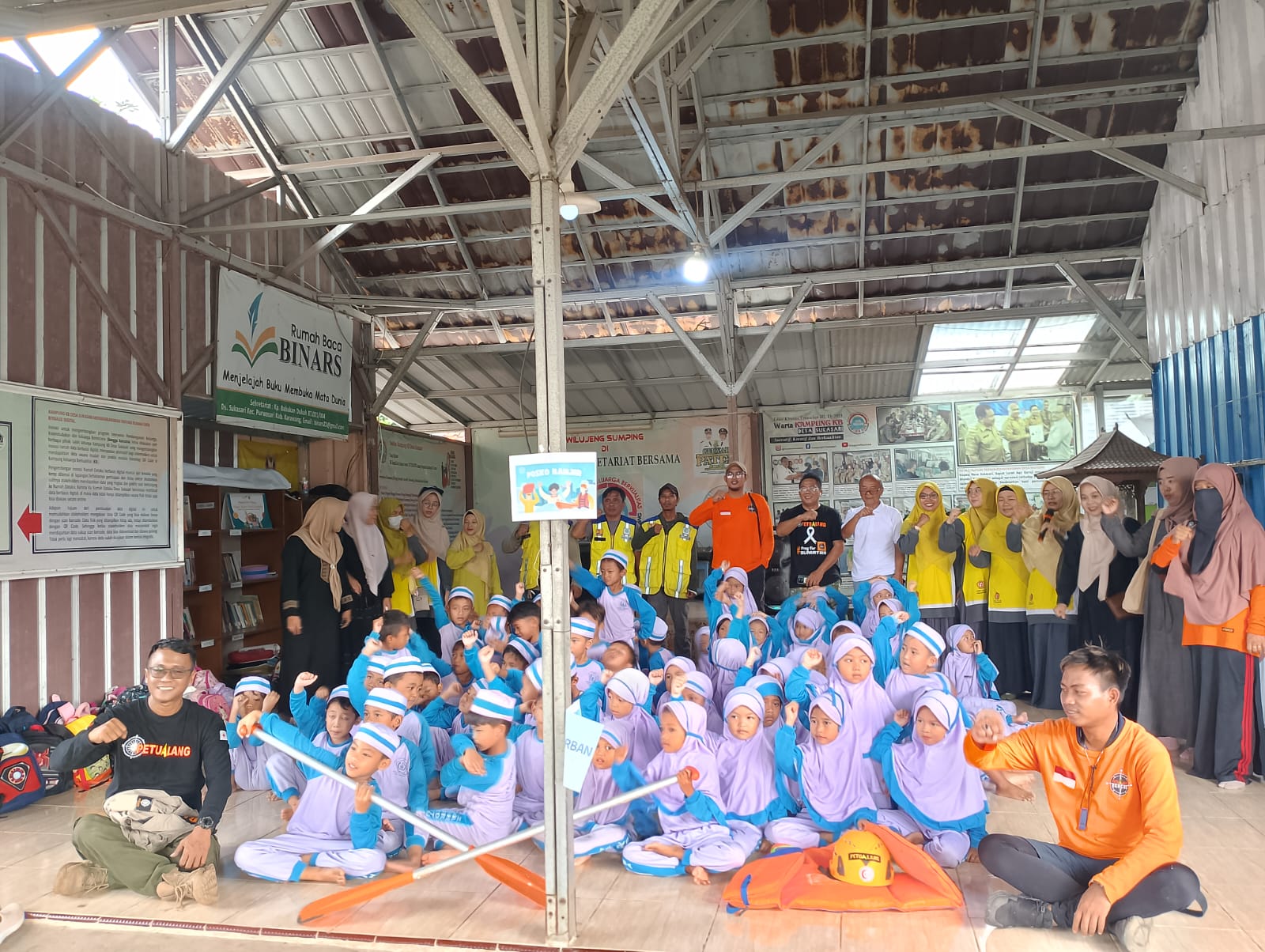 Belajar Selamatkan Diri Sejak Dini, TKQ Zahrotunnisa Gelar Simulasi Bencana Bersama Tim SAR Karawang