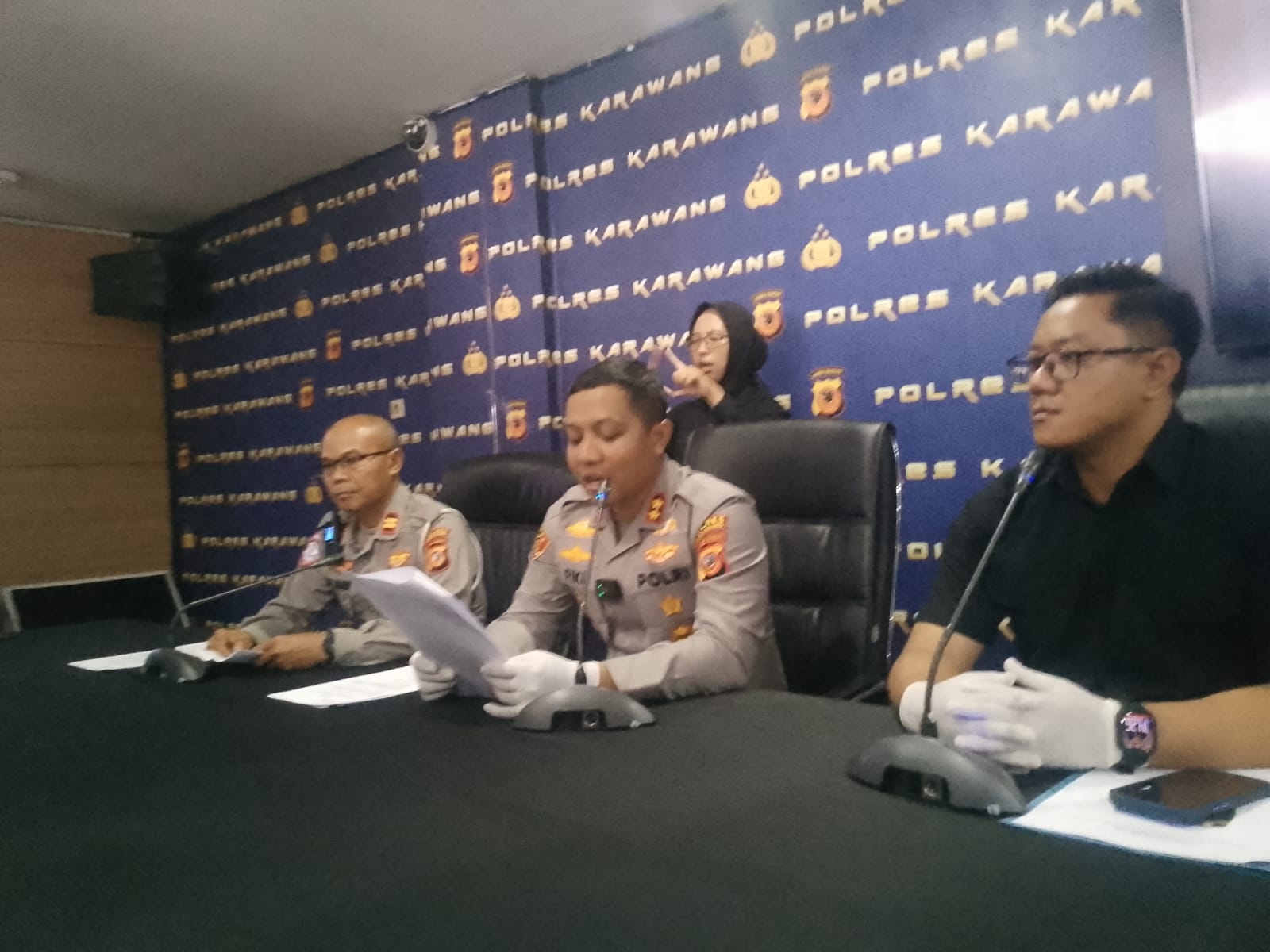 Truk Kontainer Terguling, Sedan Tertimpa: Tiga Tewas dalam Kecelakaan Maut di Karawang Timur