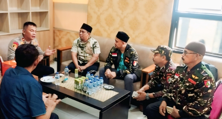 Jum’at Curhat, Kapolsek Klari Komunikasi dan Koordinasi Dengan Banser dan Tokoh Masyarakat