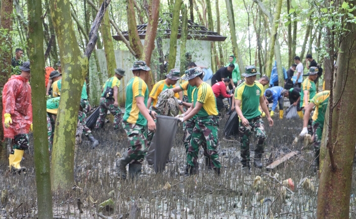 Aksi Bersih Ksatria Tengkorak di Pantai Tangkolak, Wujud Nyata Peduli Lingkungan